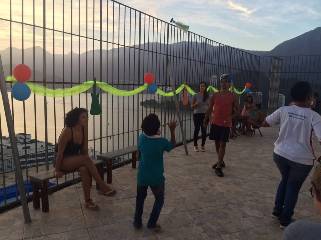 jogando peteca com o William